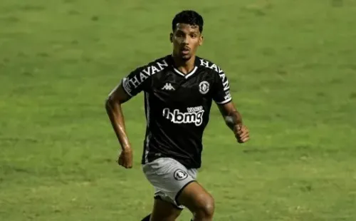 Laranjeira atuou em cinco partidas no Vasco nesta temporada     (Foto: Thiago Ribeiro/AGIF)