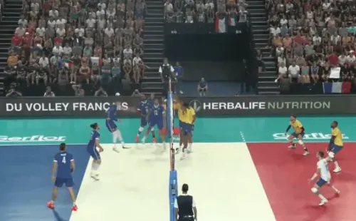 França e Brasil fizeram amistoso neste sábado (20). Reprodução/Youtube oficial da Federação Francesa de Vôlei