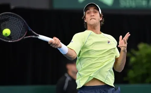 Felipe Meligeni durante um jogo da Copa Davis.      Créditos: Mark Brake/Getty Images