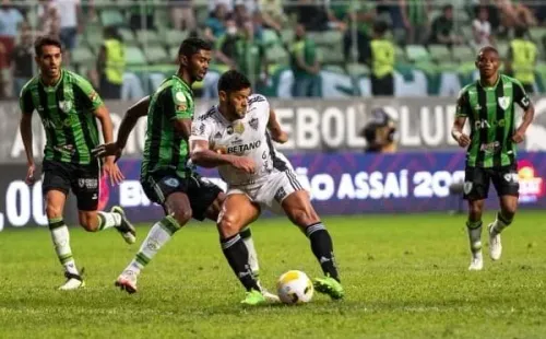 Alessandra Torres/AGIF/ Atlético-MG em campo contra o Ameérica-MG.