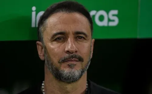 Foto: Thiago Ribeiro/AGIF – Renovação de Vítor Pereira é assunto no Corinthians