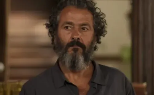 José Leôncio, personagem de Pantanal, durante conversa. Foto: Reprodução/TV Globo