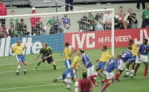 Foto: Ross Kinnaird/Allsport/Getty Images/Hulton Archive – A França venceu o Brasil na final da Copa de 1998