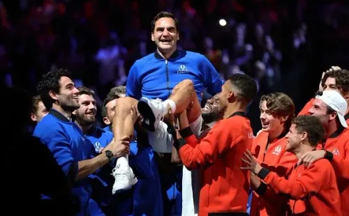 Federer foi homenageado pelos dois times da Laver Cup.     Créditos: Julian Finney/Getty Images