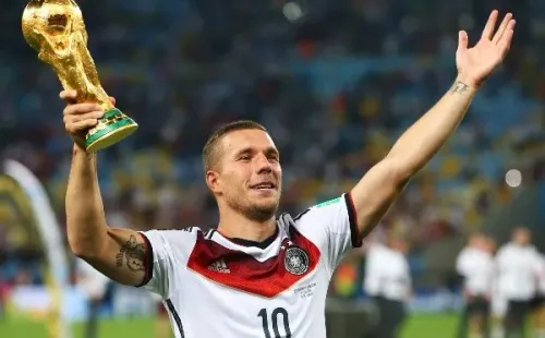Podolski comemorando o título da Alemanha em 2014, no Brasil – Julian Finney/Getty Images