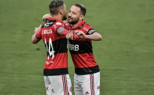 Foto: Thiago Ribeiro/AGIF – Arrascaeta e Éverton Ribeiro são titulares do Flamengo de Dorival Júnior na atualidade