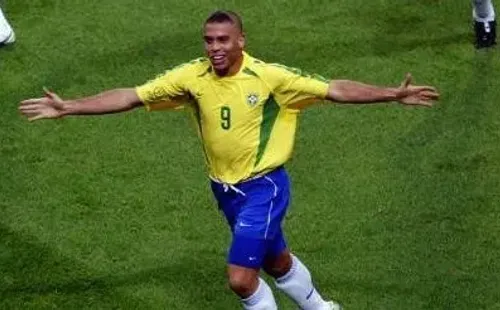 Foto: Koichi Kamoshida/Getty Images – Ronaldo ganhou a “Chuteira de Ouro” em 2002, com seus oito gols