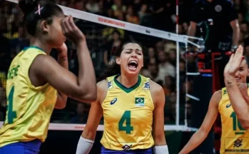 Destaque contra a Itália na semi, Carol (4) teve partida discreta contra a Sérvia. Foto: FIVB