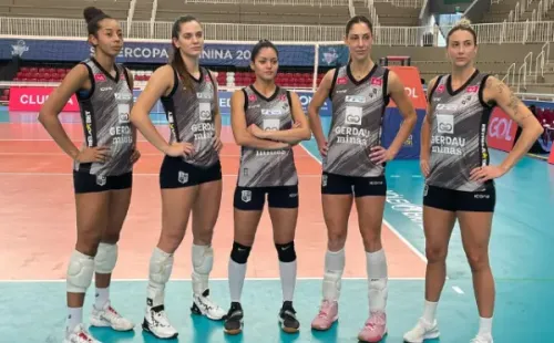 O quinteto da Seleção do Minas: Kisy, Julia Kudiess, Nyeme, Carol Gattaz e Pri Daroit. Foto: Erica Hideshima