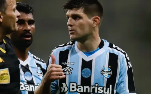 Kannemann está na mira do Grêmio (Foto: Maxi Franzoi/AGIF)