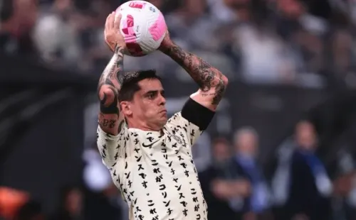 Foto: Ettore Chiereguini/AGIF – Fagner perdeu espaço no time titular e se incomodou com Vítor Pereira no Corinthians