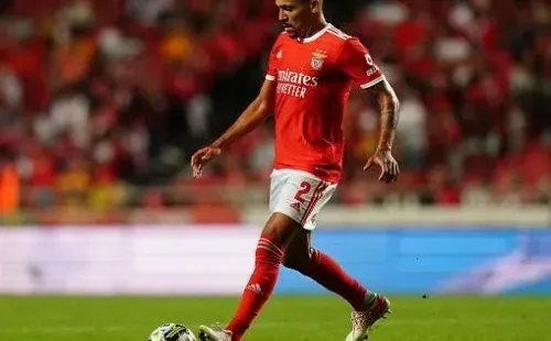 Gualter Fatia/Getty Images – Gilberto atuando com a camisa do Benfica