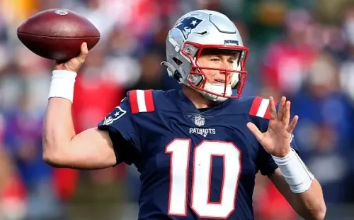 Mac Jones tem a missão de levar novamente o Patriots aos playoffs.     Créditos: Adam Glanzman/Getty Images