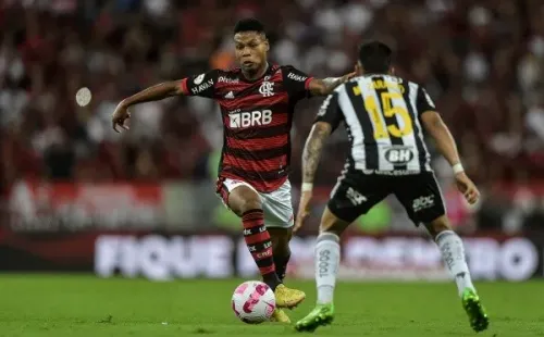 Foto: Thiago Ribeiro/AGIF – Matheus França em ação pelo Flamengo durante jogo do Campeonato Brasileiro