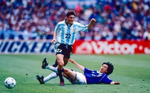 Simon Bruty/Anychance/Getty Images – Argentina e Japão se enfrentando na Copa do Mundo na França em 1998