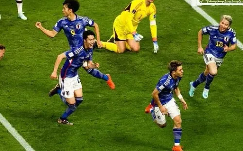 Wu Zhizhao/VCG via Getty Images – Japoneses comemorando gol contra a Alemanha na Copa do Mundo no Catar em 2022