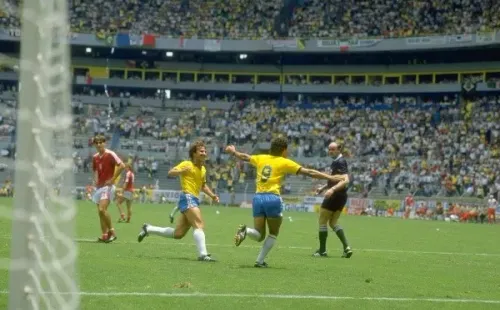 Credit: Allsport UK /Allsport – Seleção Brasileira na Copa de 1986, quando bateu a Polônia nas oitavas de final