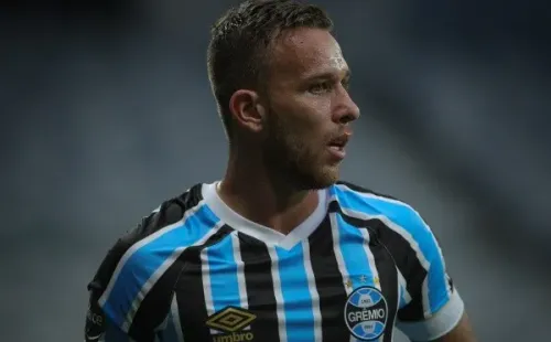 Foto: Pedro Vale/AGIF – Arthur foi vendido pelo Grêmio em julho de 2018