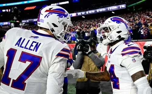 Josh Allen e Stefon Diggs: parceria de sucesso no Bills.      Créditos: Billie Weiss/Getty Images