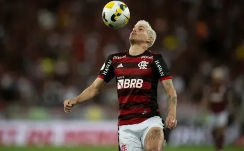 Foto: Jorge Rodrigues/AGIF – Ayrton Lucas tem contrato no Flamengo até o fim de 2027