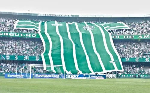 Foto: (Gabriel Machado/AGIF) – A torcida do Coritiba espera uma evolução na temporada