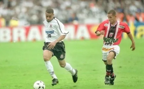 (Foto: Divulgação/ Corinthians) 2001
