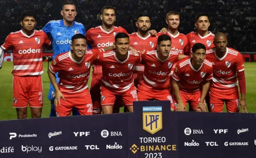 BUENOS AIRES, ARGENTINA – JUNE 12: Players of River Plate pose for a team photo prior a Liga Profesional 2023 match between Banfield and River Plate at Florencio Sola Stadium on June 12, 2023 in Buenos Aires, Argentina. (Photo by Gustavo Garello/Getty Images)