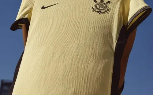 Nova terceira camisa do Corinthians, amarela — Foto: Divulgação/Nike