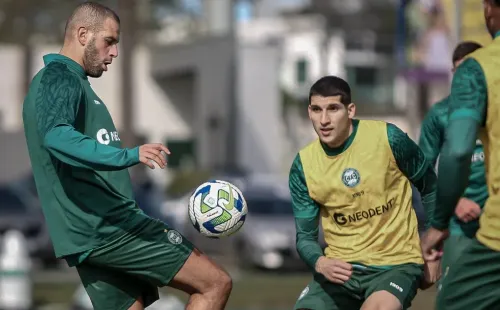 Slimani deve ser novidade no ataque Alviverde.  — Foto: Gabriel Thá/ Coritiba