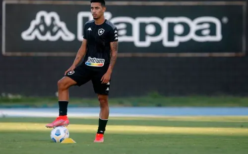 Kauê, em treino pelo Botafogo – Foto: Twitter Botafogo