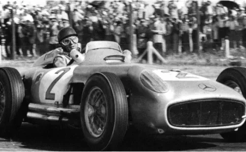 Juan Manuel Fangio, the oldest F1 champion (El Grafico/Getty Images)