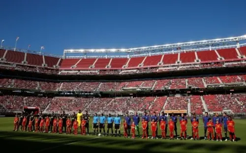 AC Milan and FC Barcelona players line up before their International Champions Cup match at Levi&#039;s Stadium on August 4, 2018 in Santa Clara, California. (Photo by Lachlan Cunningham/Getty Images)