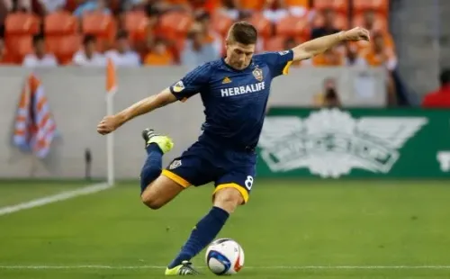 Steven Gerrard #8 of the Los Angeles Galaxy passes the ball during their game against the Houston Dynamo at BBVA Compass Stadium on July 25, 2015 in Houston, Texas. (Photo by Scott Halleran/Getty Images)
