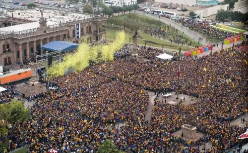 LOCURA. Casi 300 mil personas celebraron el título de Liga de Tigres.