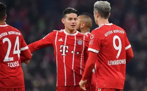 FC Bayern Muenchen v Hannover 96 - Bundesliga - MUNICH, GERMANY - DECEMBER 02: Robert Lewandowski of Bayern Muenchen (9) celebrates with James Rodriguez of Bayern Muenchen (l) after he scored a penalty goal to make it 3:1 during the Bundesliga match between FC Bayern Muenchen and Hannover 96 at Allianz Arena on December 2, 2017 in Munich, Germany. (Photo by Sebastian Widmann/Bongarts/Getty Images) - Not Released (NR) DFL rules to limit the Online usage during match time to 15 pictures per game. Image sequences to simulate video is not allowed at any time. For further queries please contact DFL directly at + 49 69 650050.
