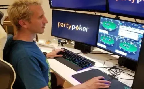 Elky fue pionero al momento de cambiar los e-sports por el poker profesional.