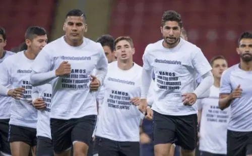 Los jugadores lucieron playeas de protesta previo a la Final de Concachampions.