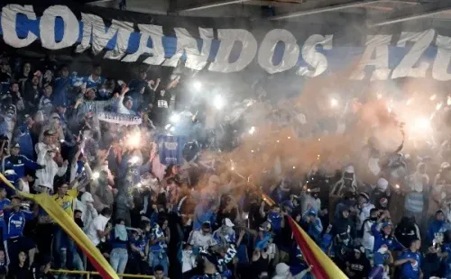 Los hinchas pasaron de las tribunas a las calles para colaborar a los menos favorecidos.