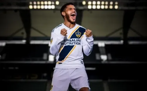 Jonathan dos Santos, emblema de Los Angeles Galaxy.