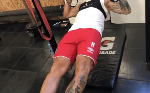 Tomas Andrade actualmente defiende la camiseta del Bicho (Foto: @AAAJoficial -Twitter-)