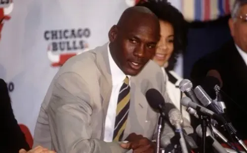 Michael Jordan anunciando su retiro en 1993 (Foto: Getty)