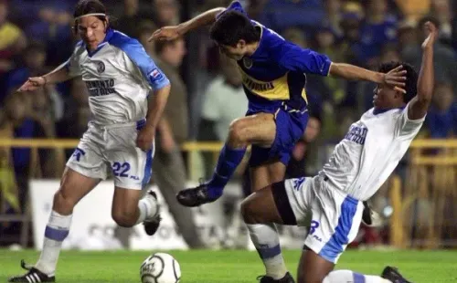 No se la podían sacar: Román se lució en la final de la Copa Libertadores 2001