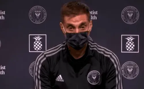 Alonso atendió a los medios vía Zoom.