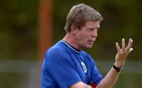 Westerhof critica al jugador mexicano.