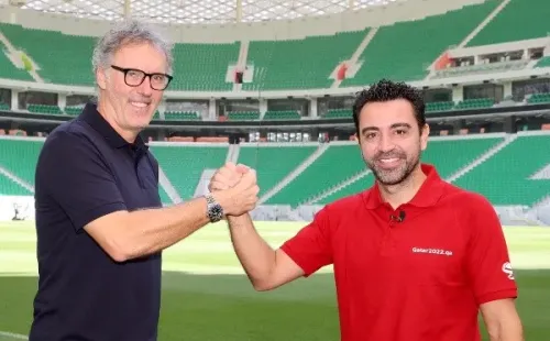 Laurent Blanc y Xavi Hernández. (Comité Supremo de Qatar 2022)