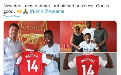 Eddie Nketiah en presentación con Arsenal. Twitter.