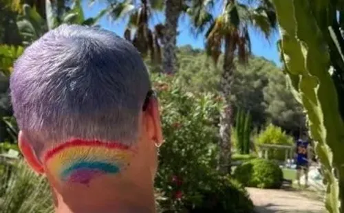 Historia de Griezmann con la bandera LGBTI. Instagram.