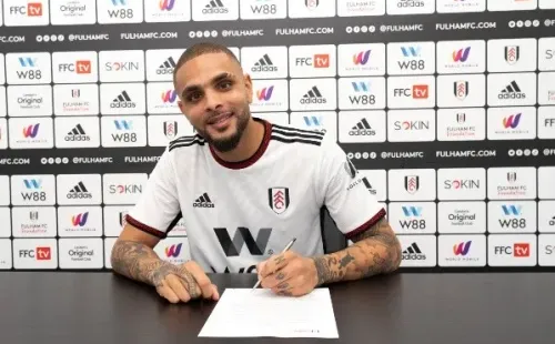 Kurzawa puso la firma. (Fulham FC)