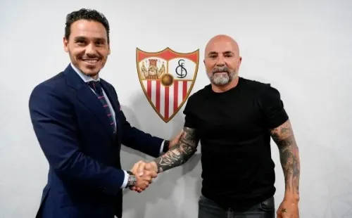 El nuevo DT de Sevilla tiene gran parte de sus tatuajes en los brazos (Foto: Twitter Sevilla)