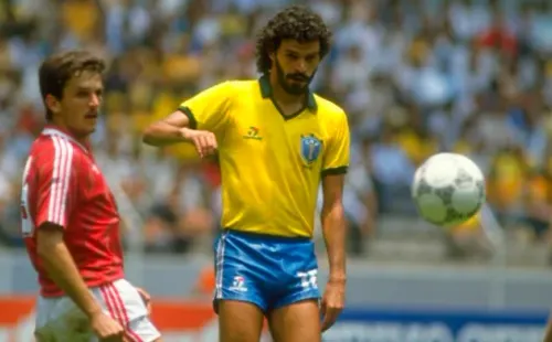 Sócrates, leyenda del fútbol brasileño, graduado en medicina y referente de movimientos sociales (Foto: Getty Images)